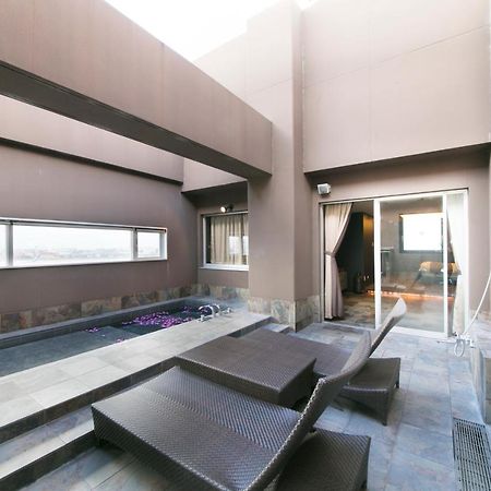 Hotel Lotus Toyonaka (Adults Only) Zewnętrze zdjęcie