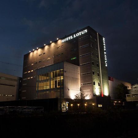 Hotel Lotus Toyonaka (Adults Only) Zewnętrze zdjęcie
