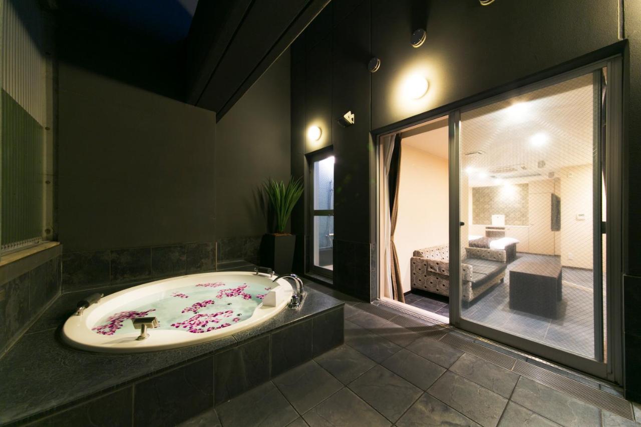 Hotel Lotus Toyonaka (Adults Only) Zewnętrze zdjęcie
